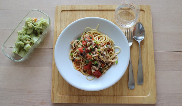 spaghetti with saury, tomato & Japanese chives