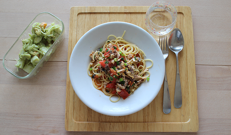 spaghetti with saucy, tomato & Japanese chives