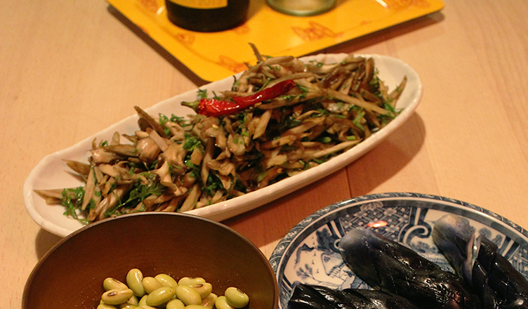 ごぼうと舞茸、にんじんの葉っぱのきんぴら